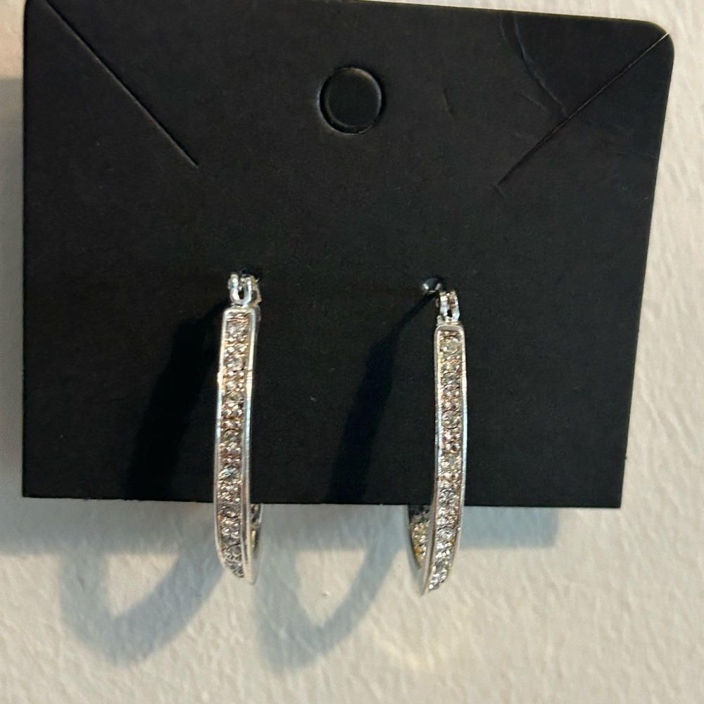 ❤️4/$20  Silver Toned Sparkle Hoop Earrings